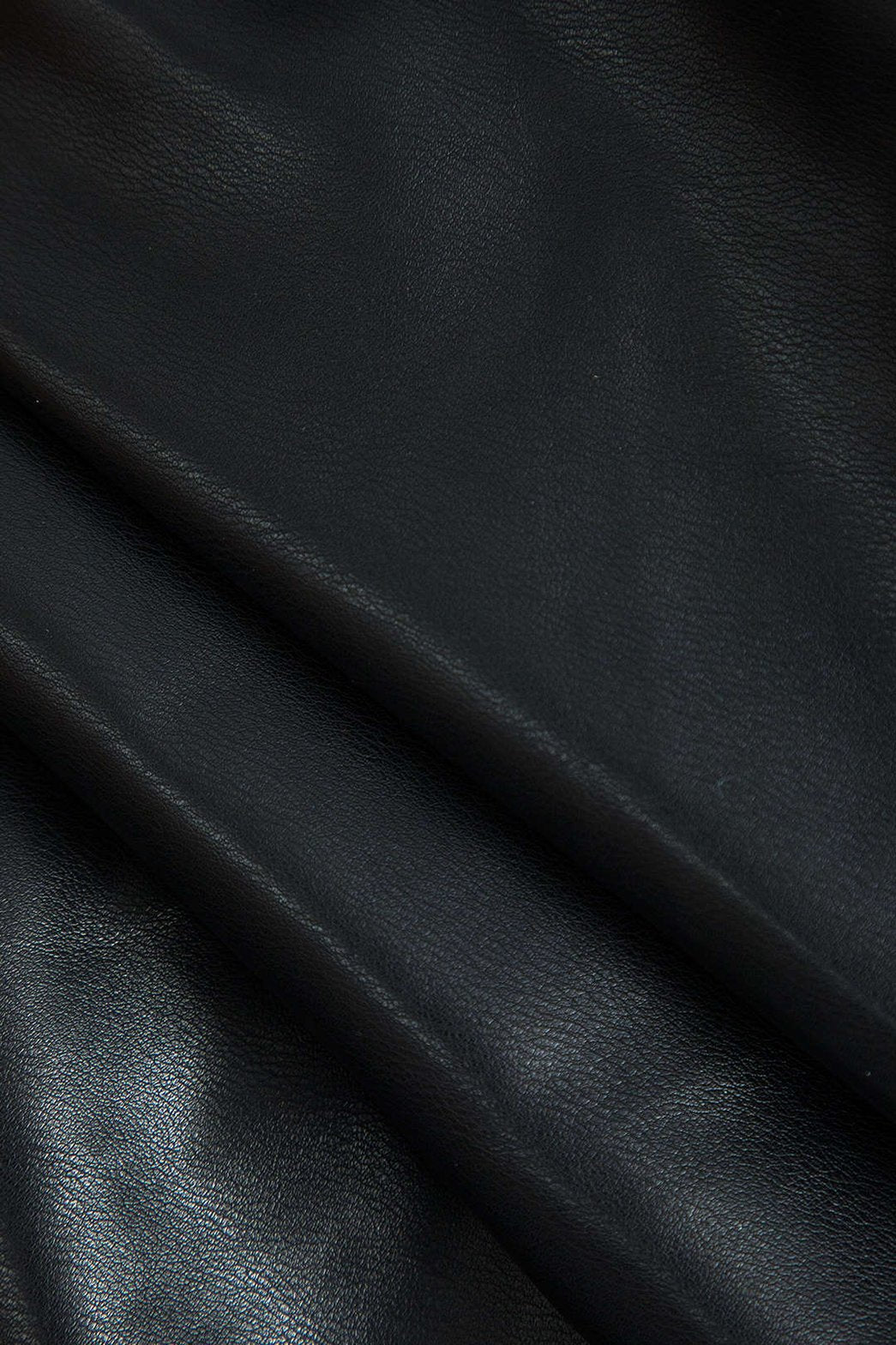 Robe moulante asymétrique effet cuir détail nuage