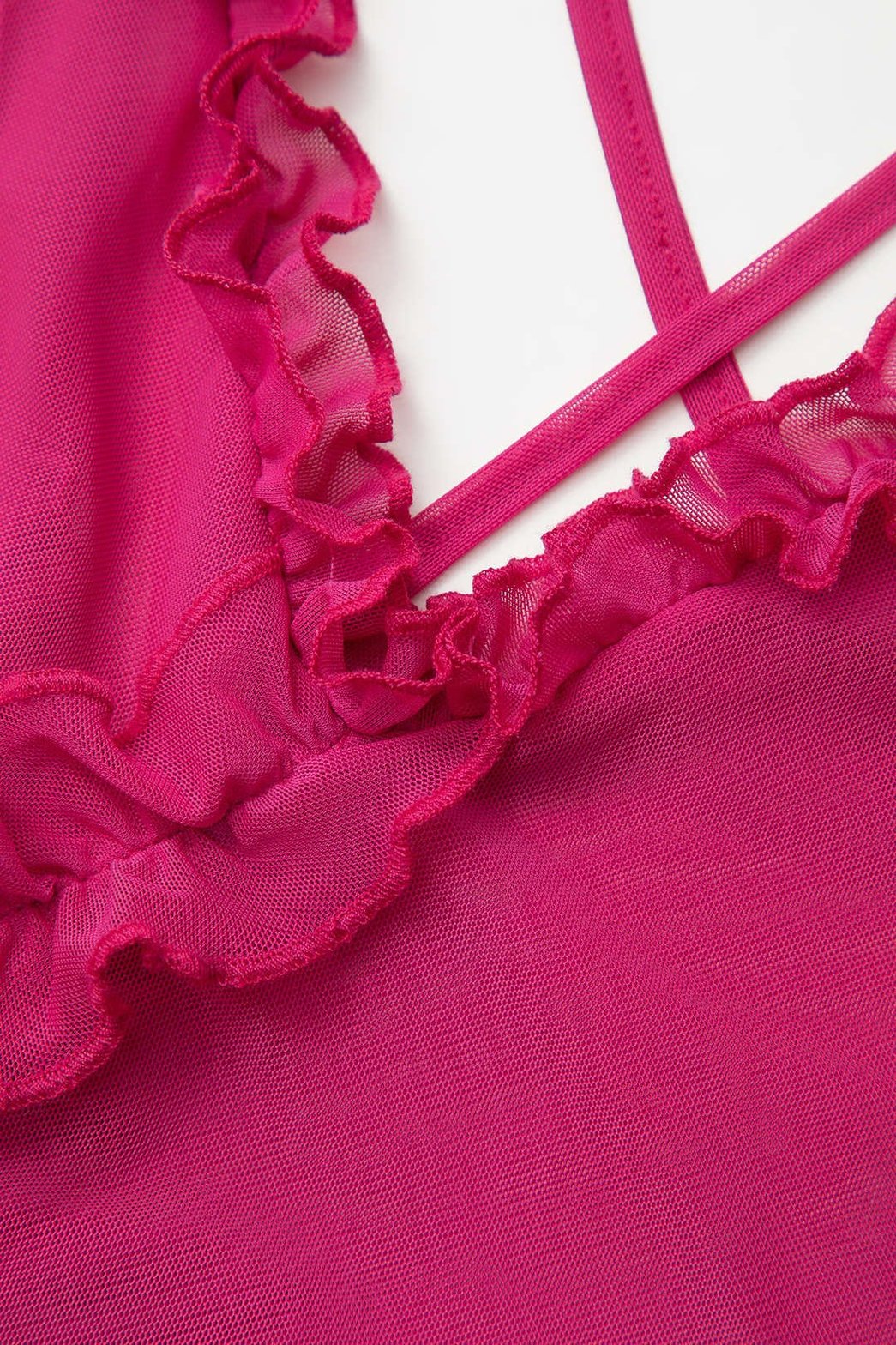 Zoom tissu robe moulante délicate