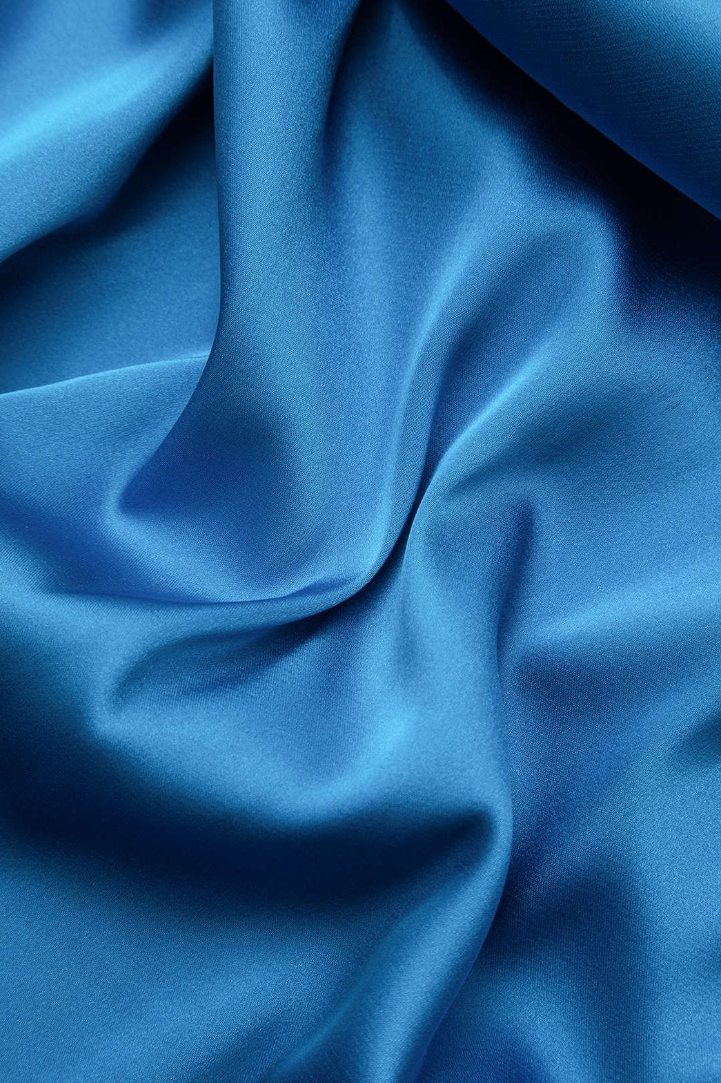 Robe courte satin bleu turquoise moulante perle