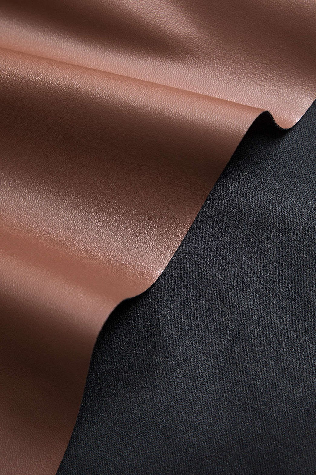 Vue latérale robe marron nœud cristal