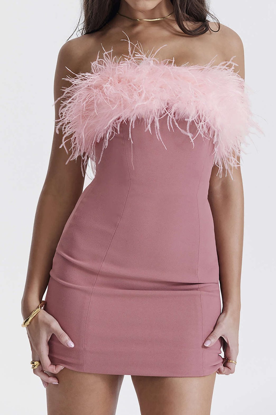 Robe courte plumes glamour