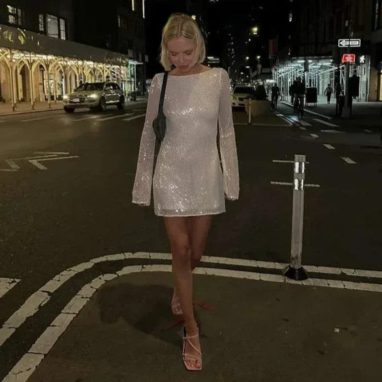 Robe brillante moulante vue de profil cristal