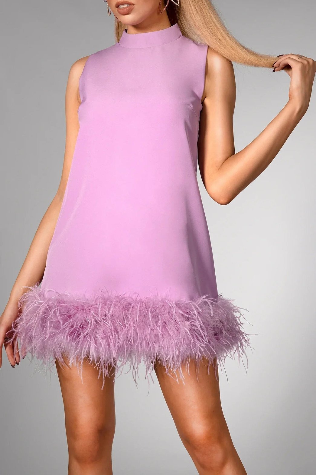 Robe trapèze rose avec plumes délicate