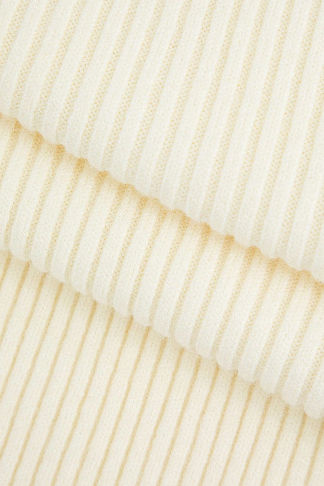 Robe courte blanche détail raffinement