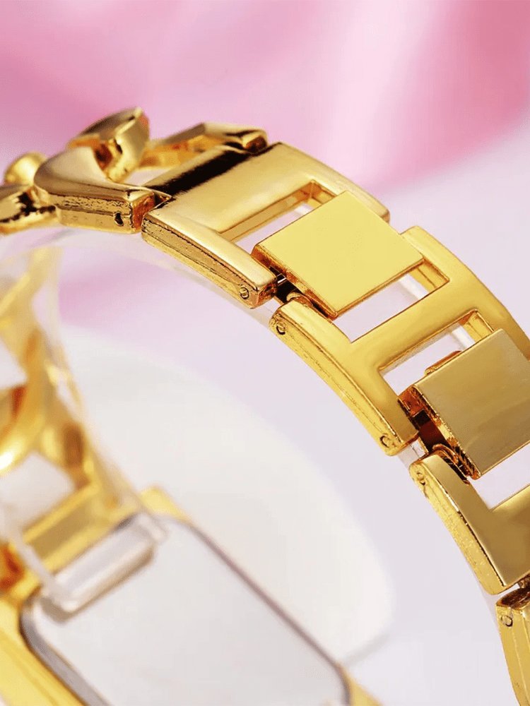 Vue ensemble montre dorée radieux