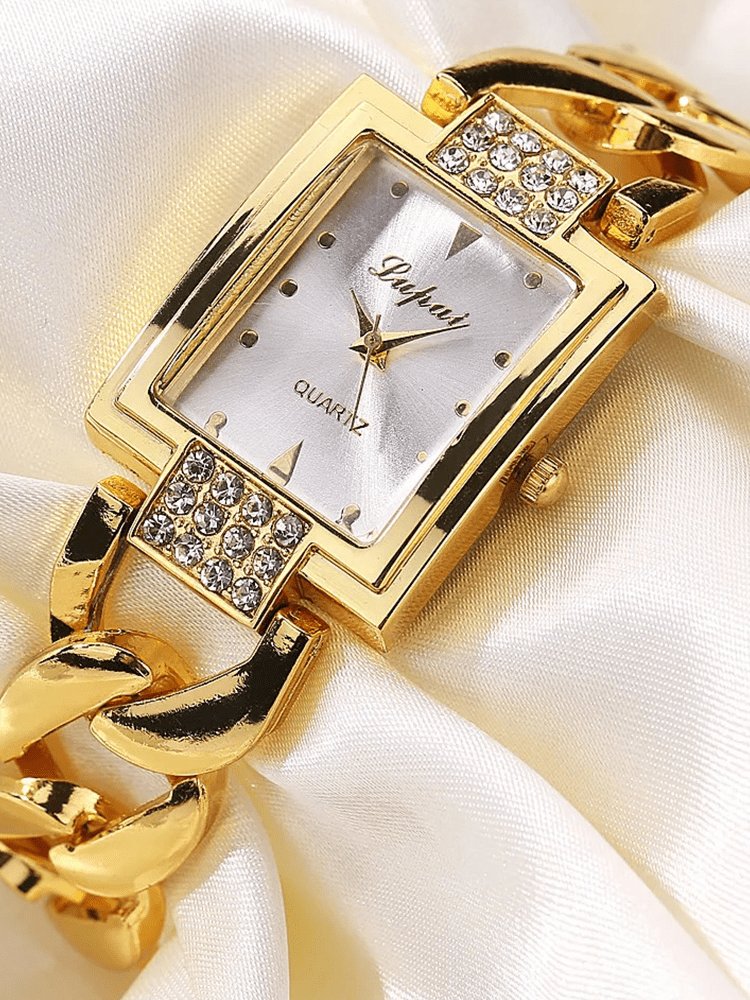 Montre luxe or vue de face brillant