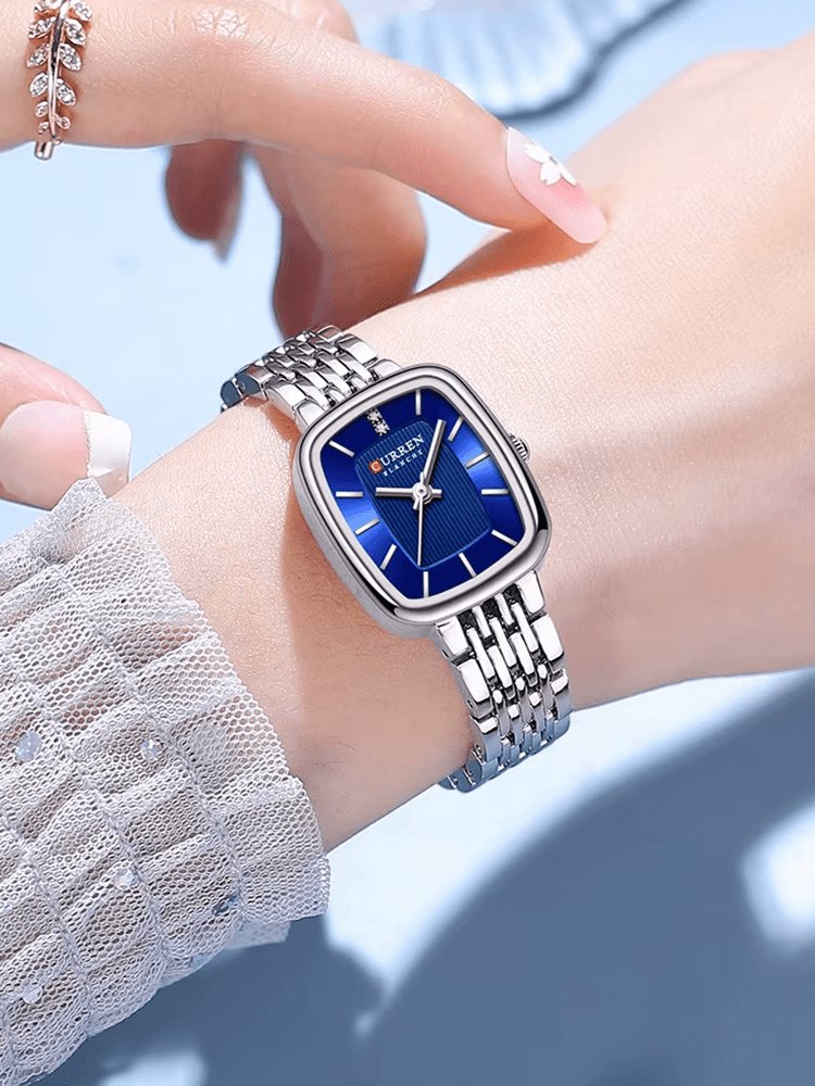 Montre rectangulaire bracelet acier vue détaillée sérenité