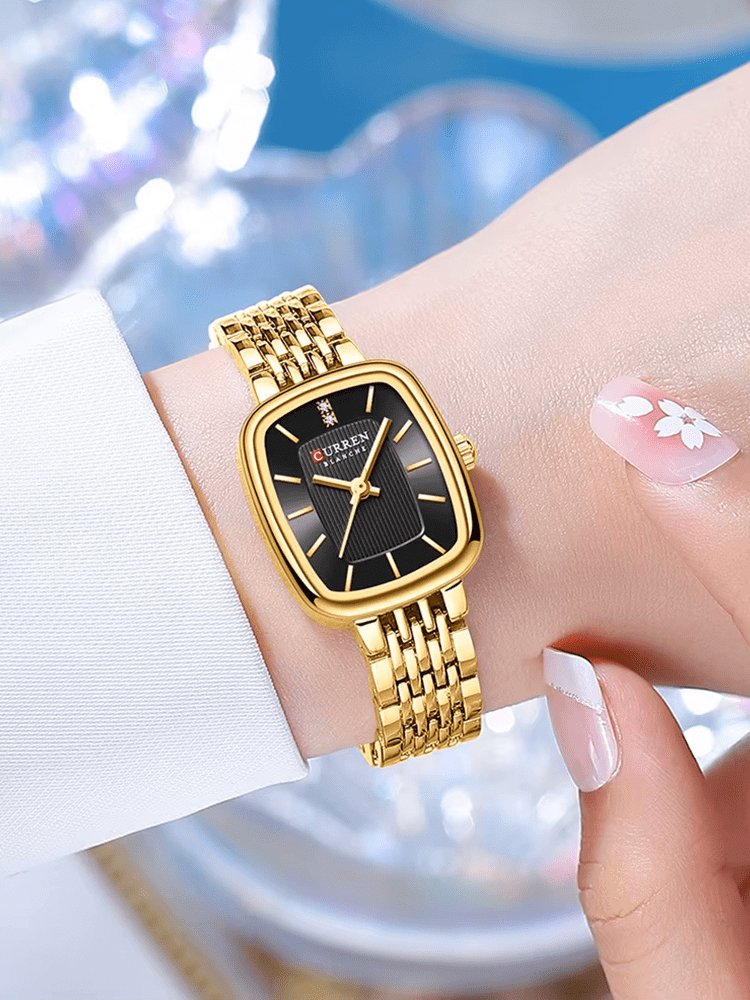 Détail du bracelet montre en acier doré - Sublime
