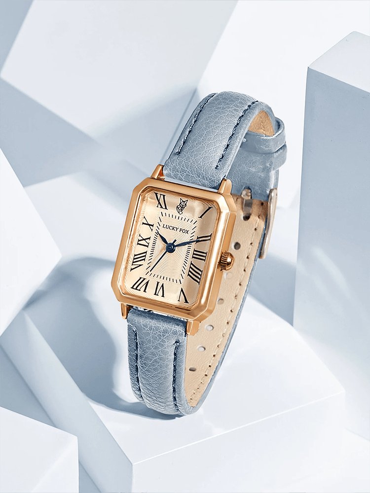 Vue latérale de la montre élégante cristal