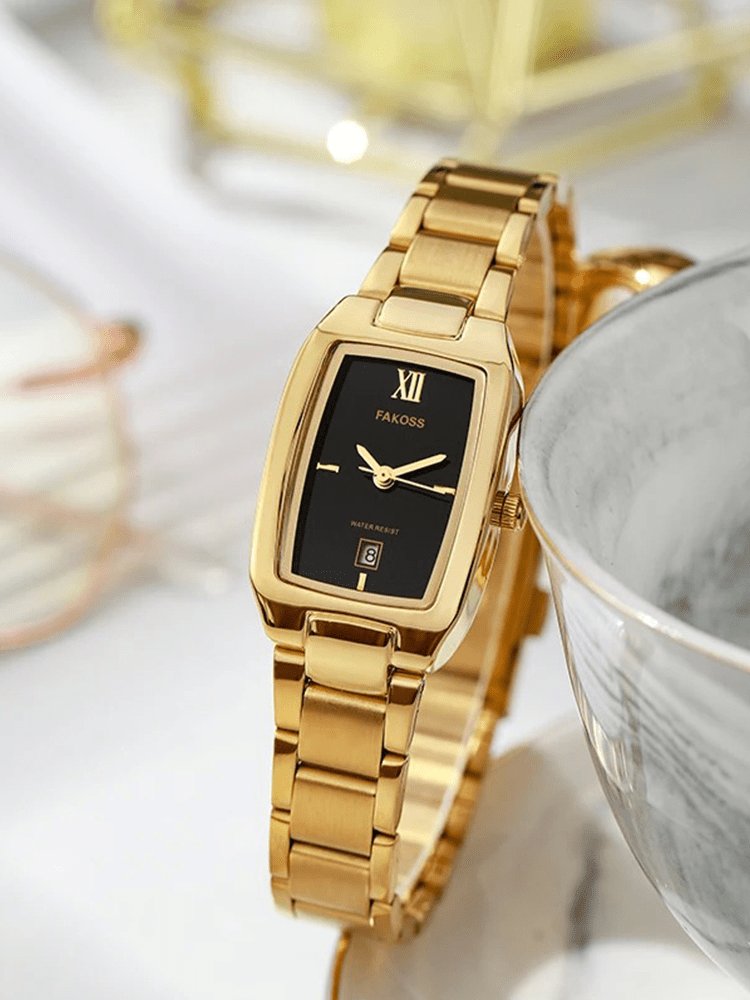 Montre rectangle dorée vue du bracelet - Raffiné