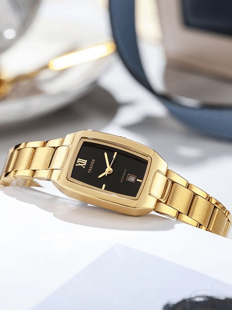 Montre rectangle dorée vue du cadran - Prestige