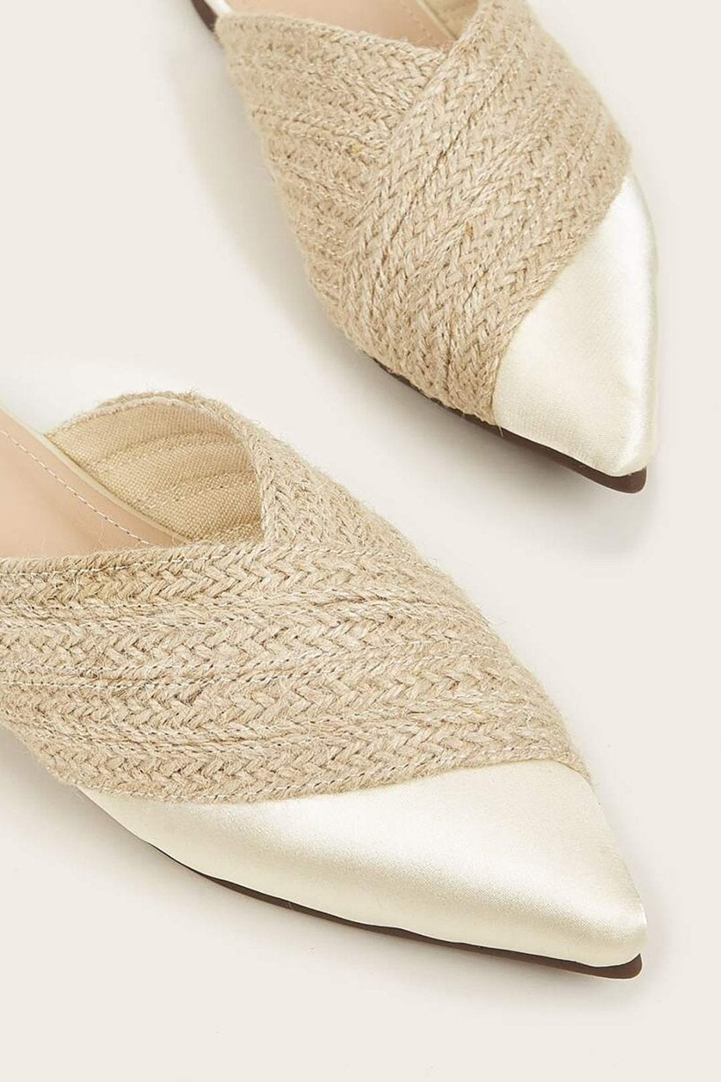 Mules plates en satin détail matière douceur