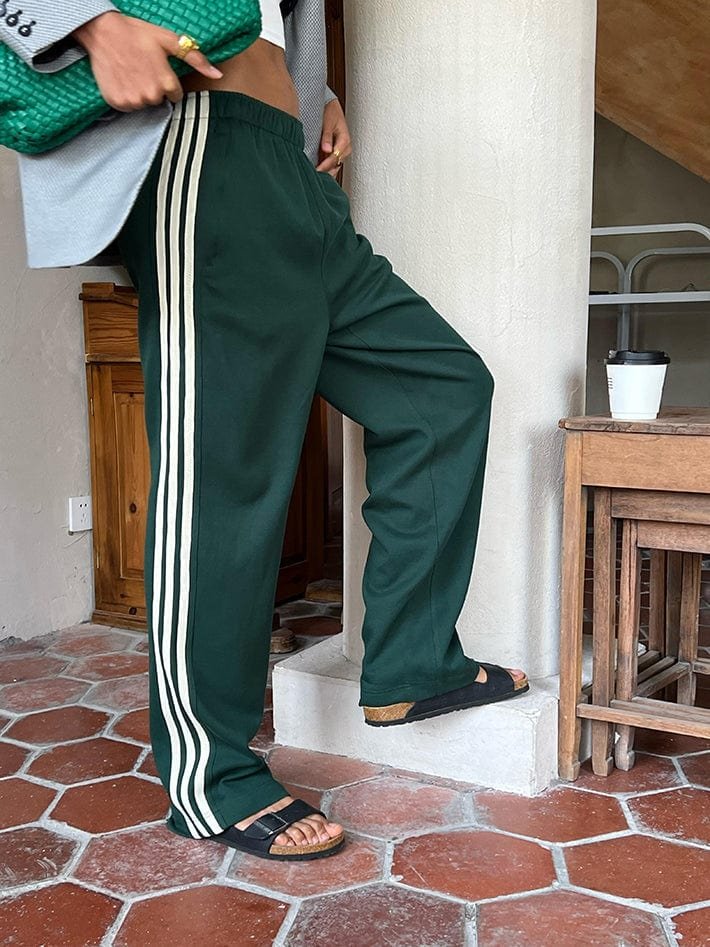 Pantalon décontracté vue latérale vent
