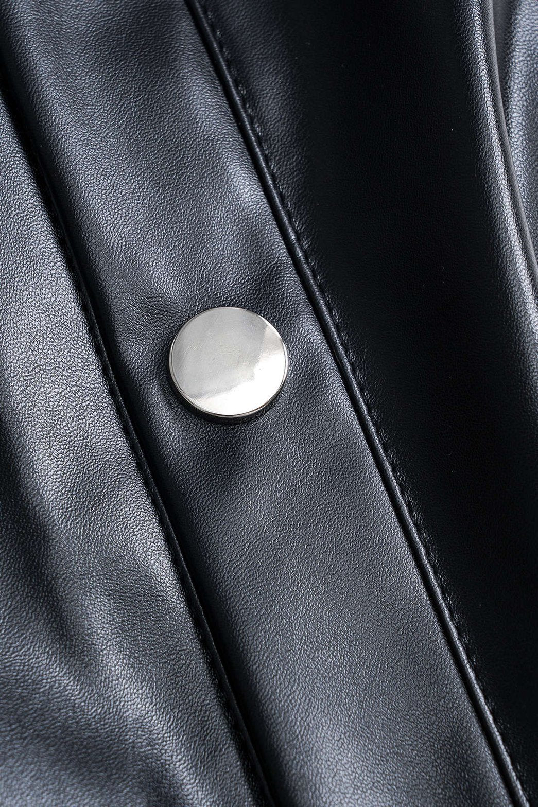 Vue de dos du pantalon en simili cuir nuage