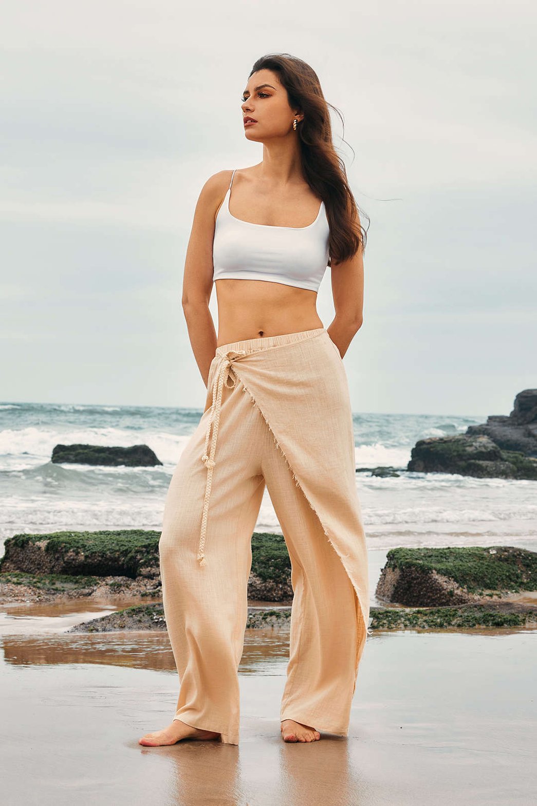 Pantalon lin beige détail coupe vent