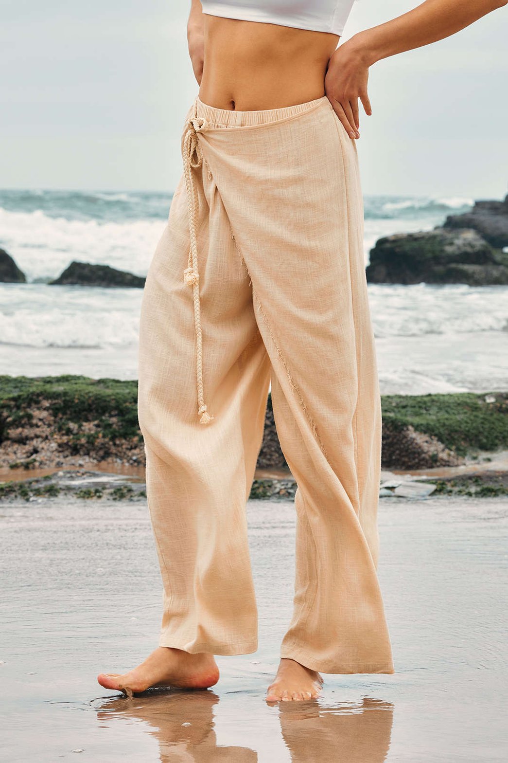 Pantalon lin beige vue arrière sable