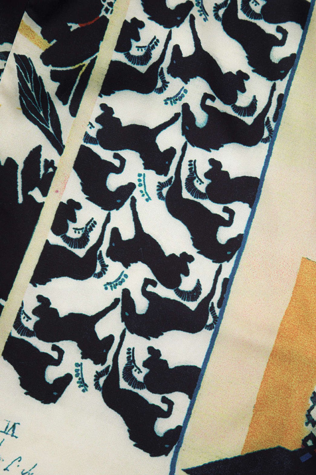 Vue rapprochée motif pantalon feuille