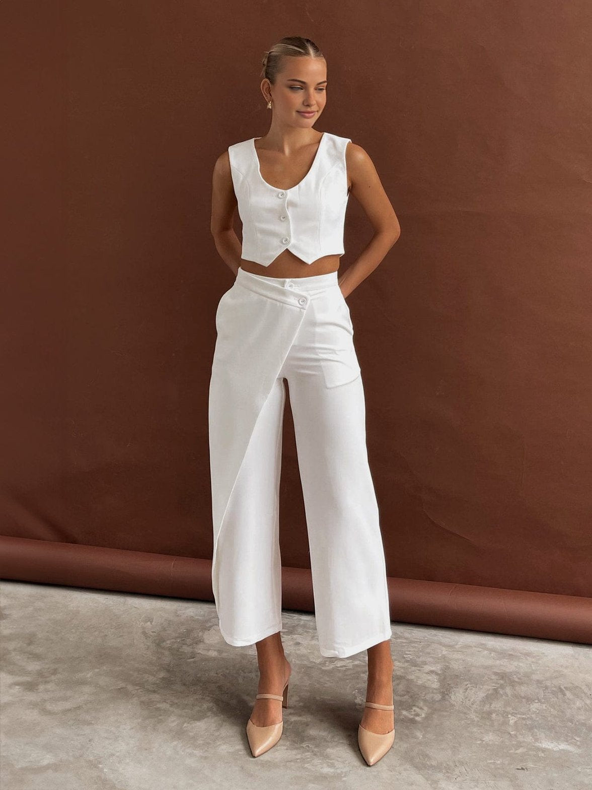 Pantalon asymétrique blanc élégant harmonie