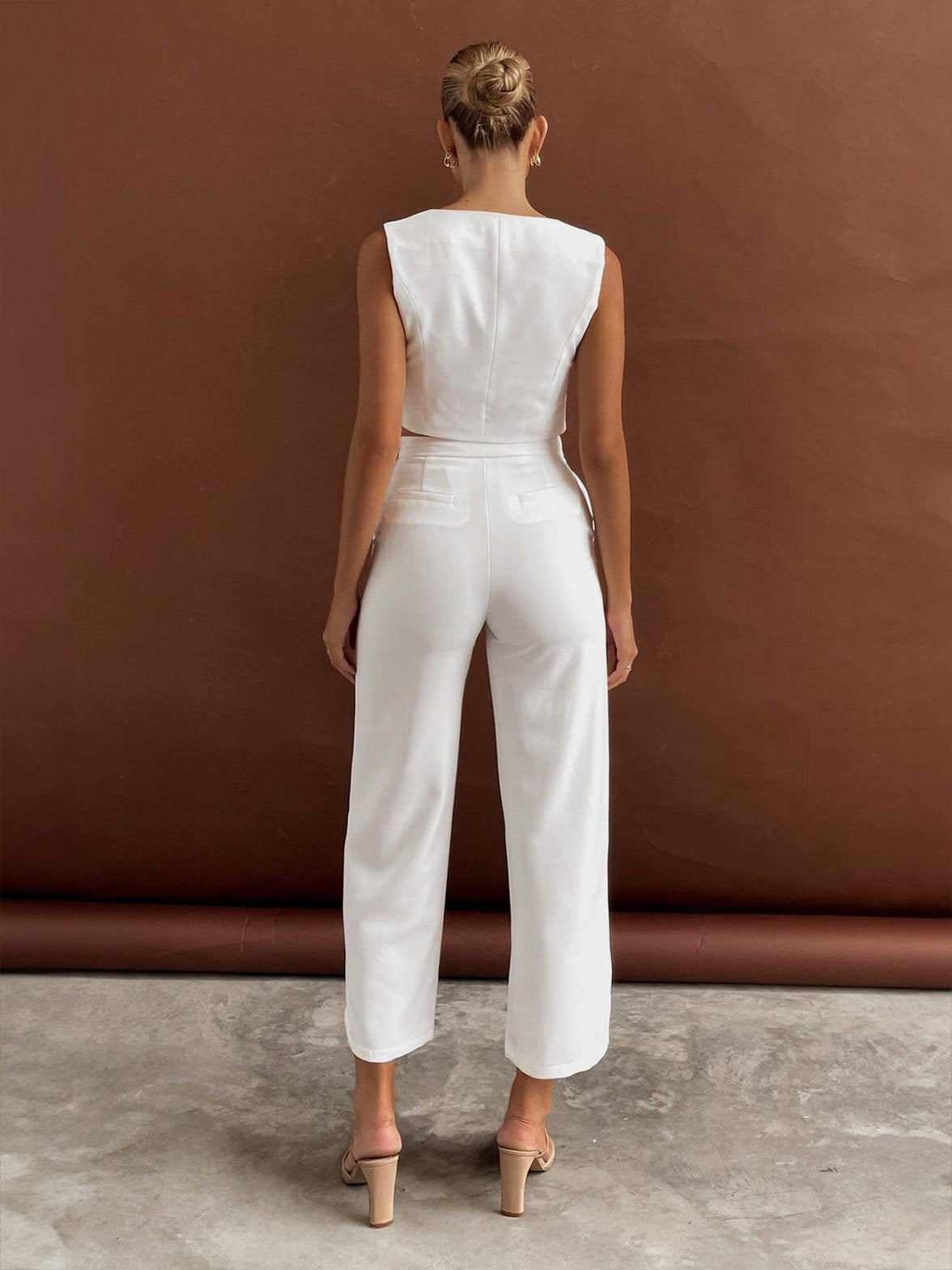 Pantalon asymétrique blanc moderne grâce