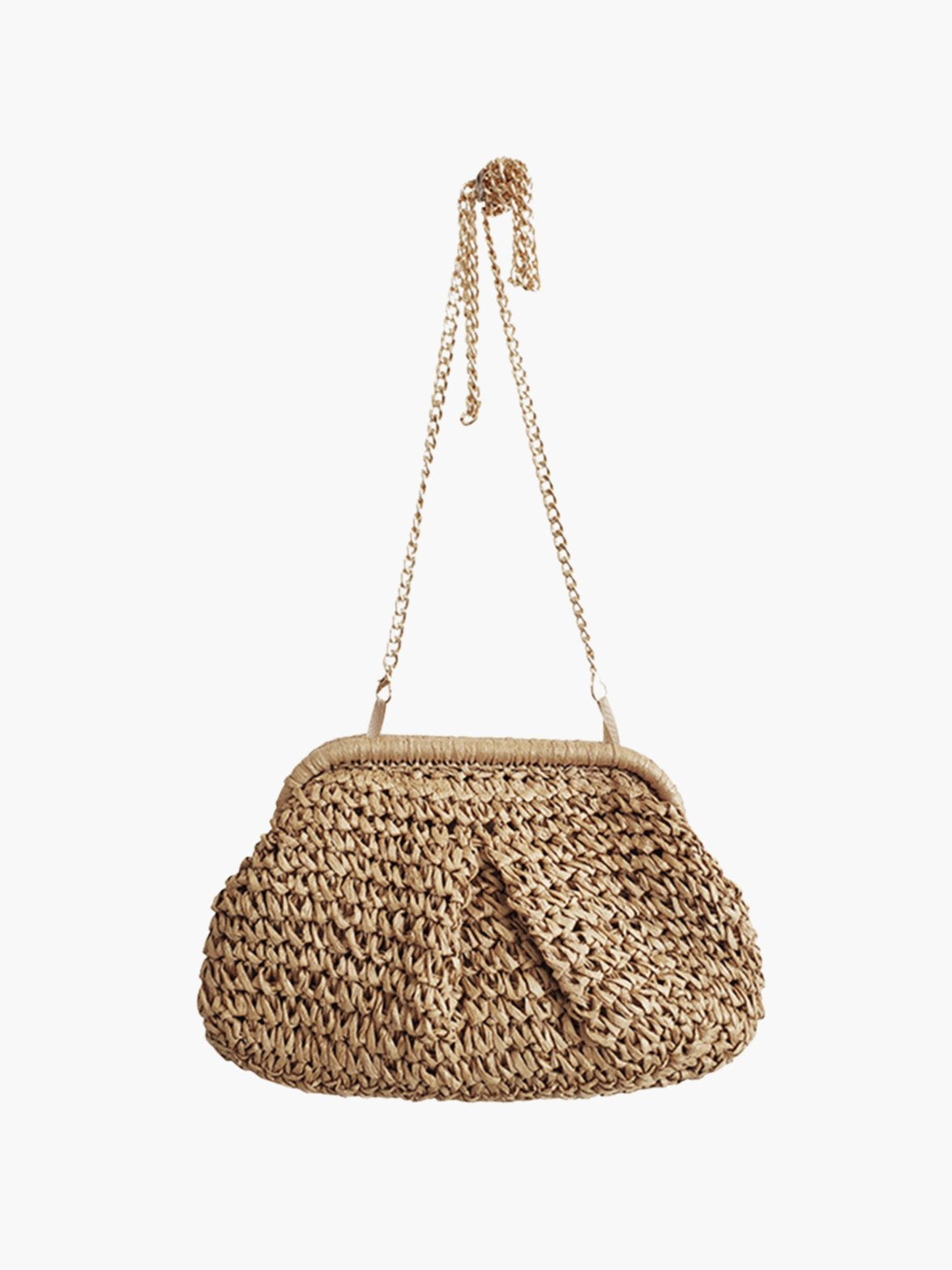 Pochette tressée en paille beige vue de côté plage