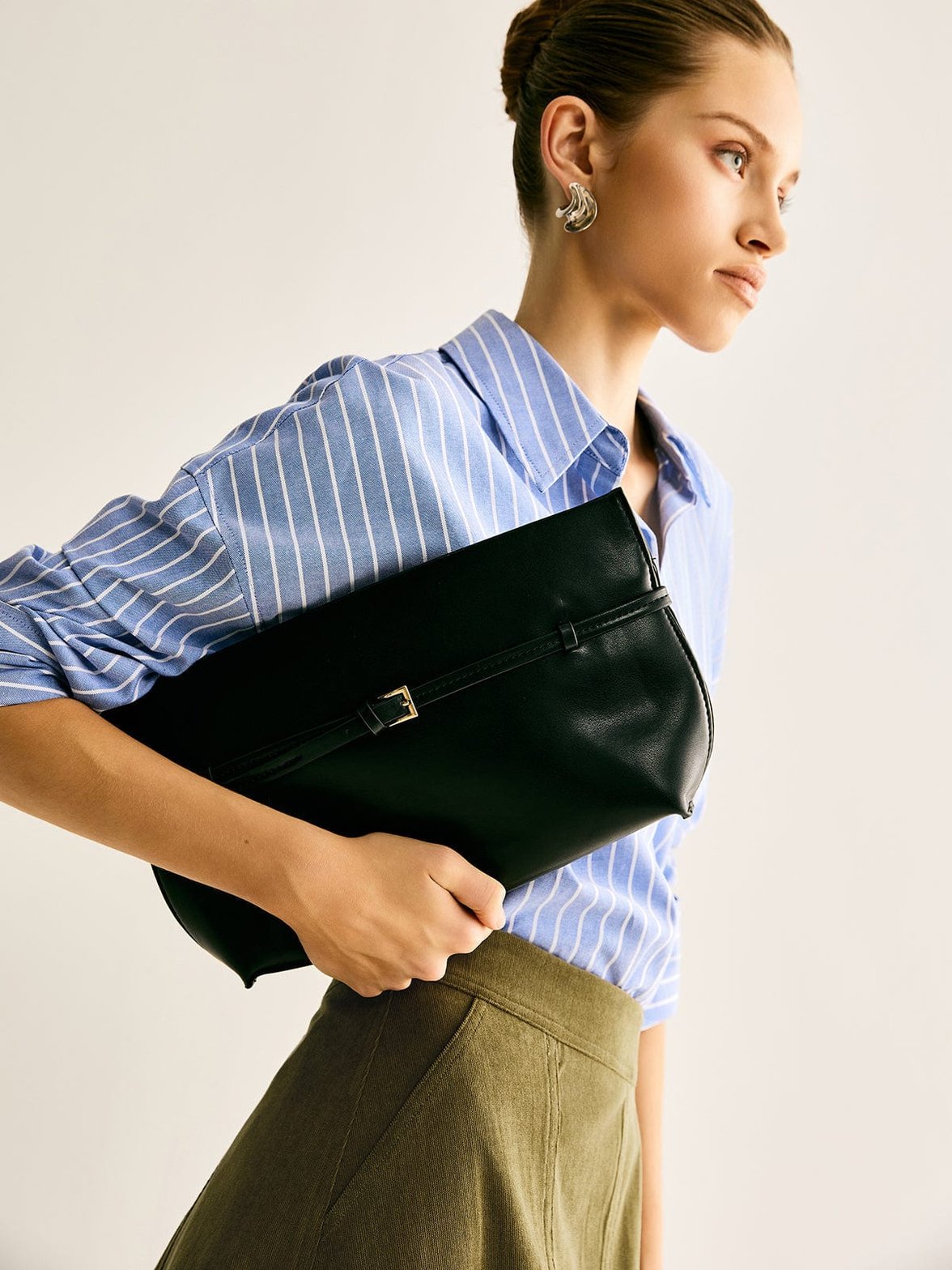 Vue arrière pochette élégante