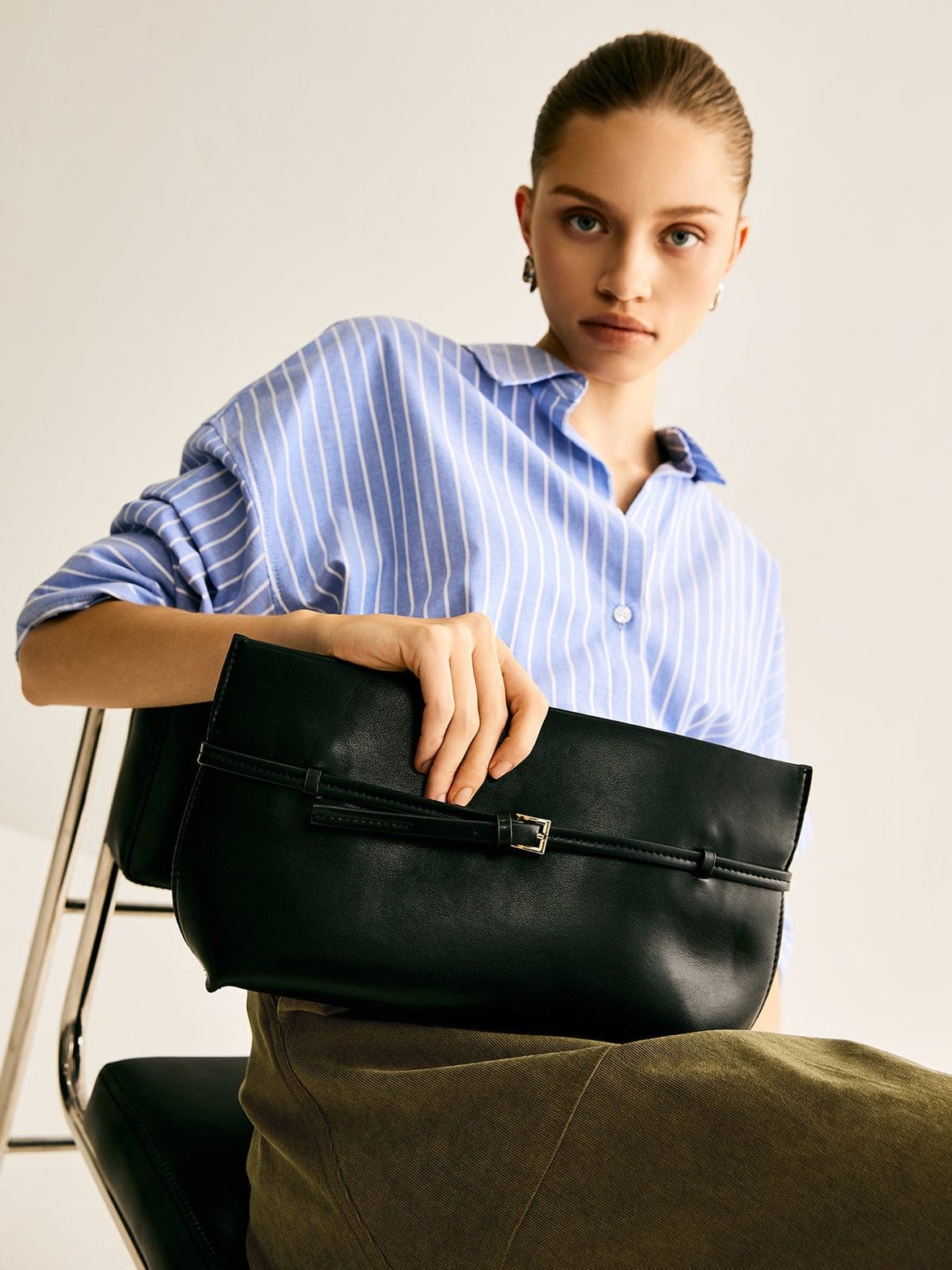 Détail fermeture pochette moderne