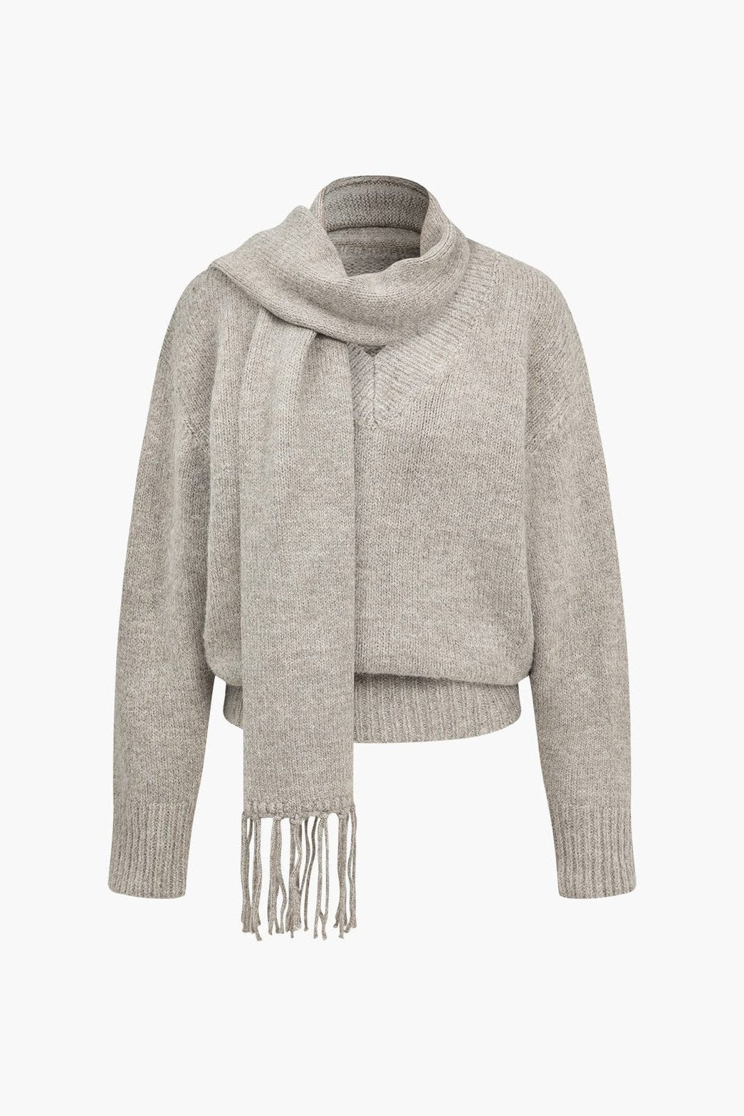 Pull gris avec écharpe intégrée doux
