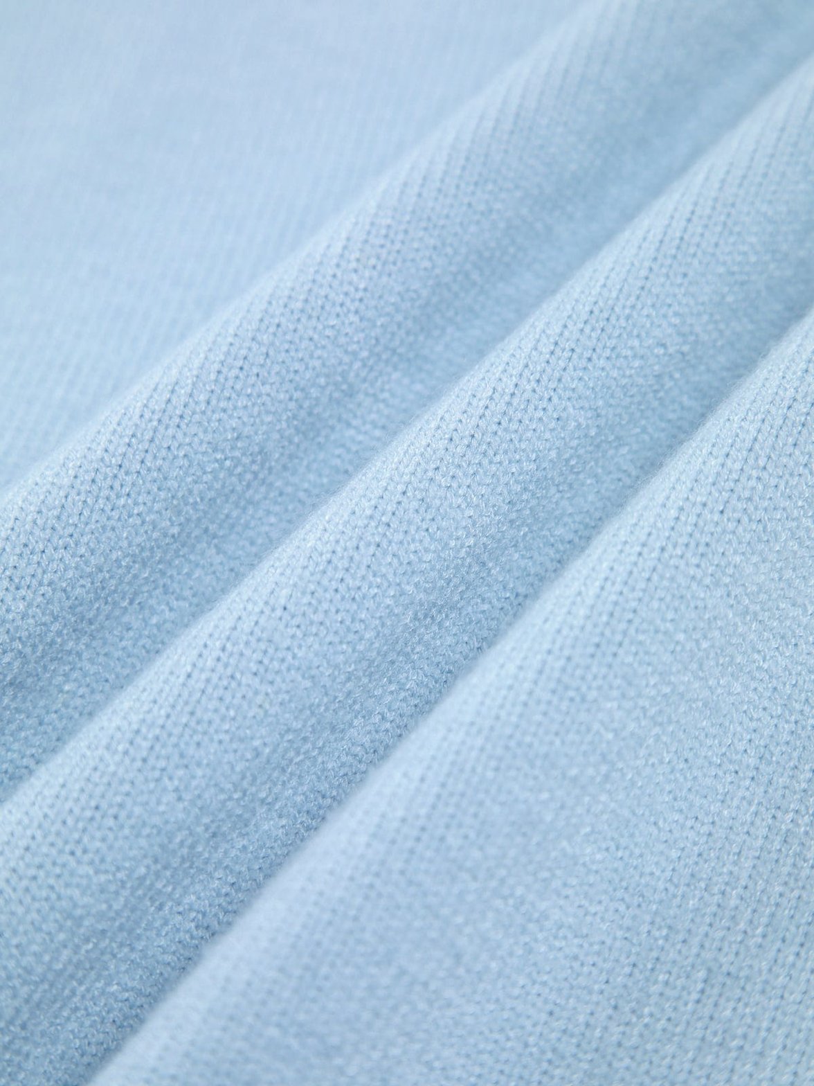 Pull col roulé bleu pastel tendance