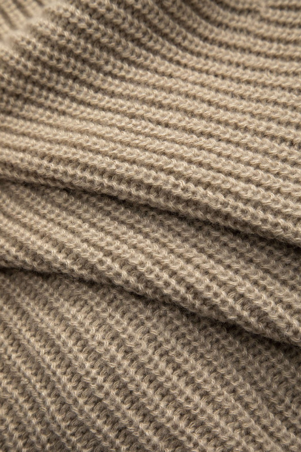 Pull beige col halter croisé porté vent