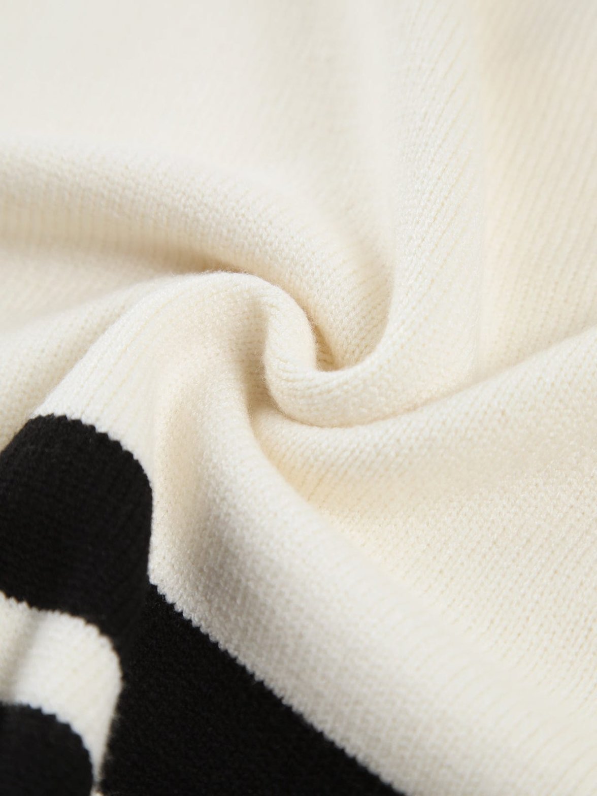 Pull tricot rayures contrastées sérénité