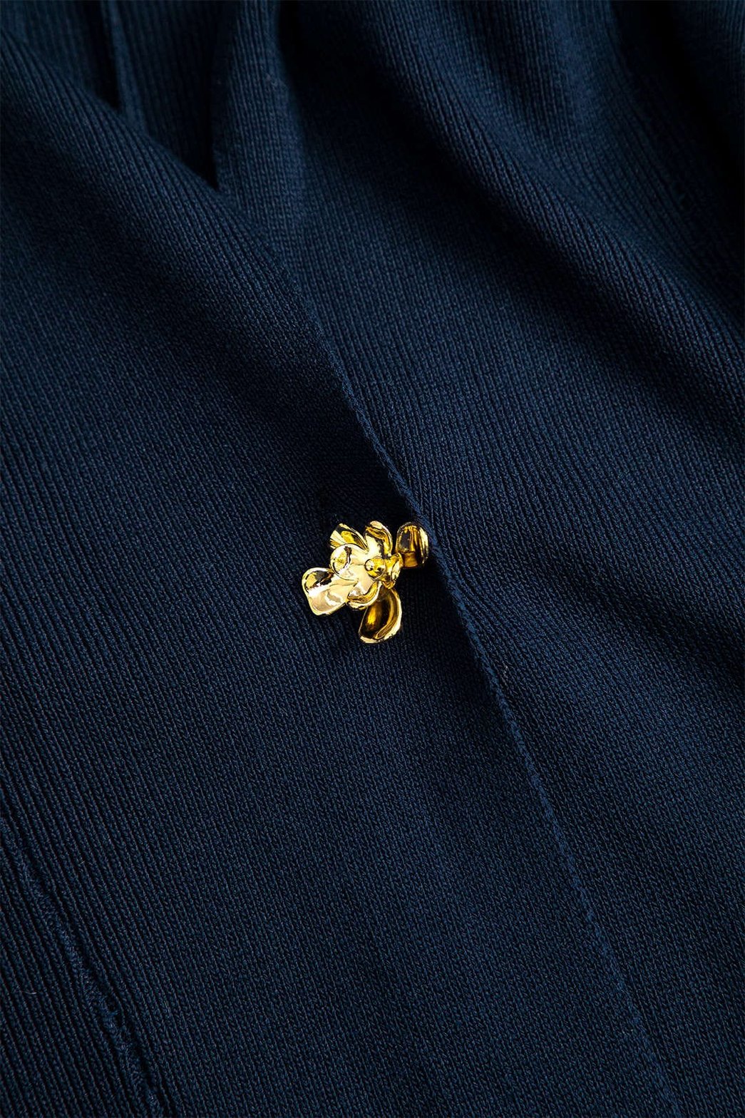 Pull élégant coupe ajustée noir vent