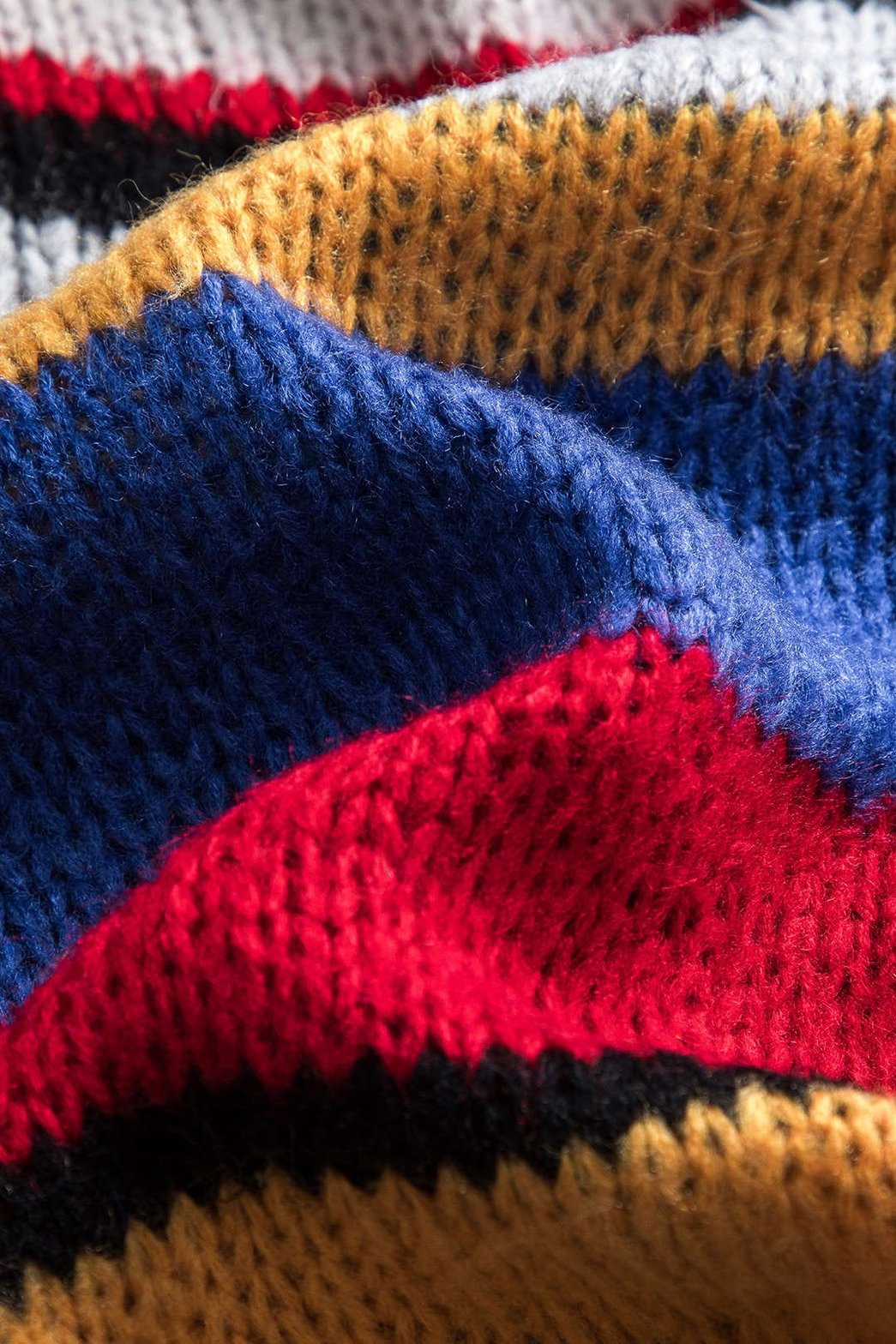 Pull rayé multicolore porté style zen