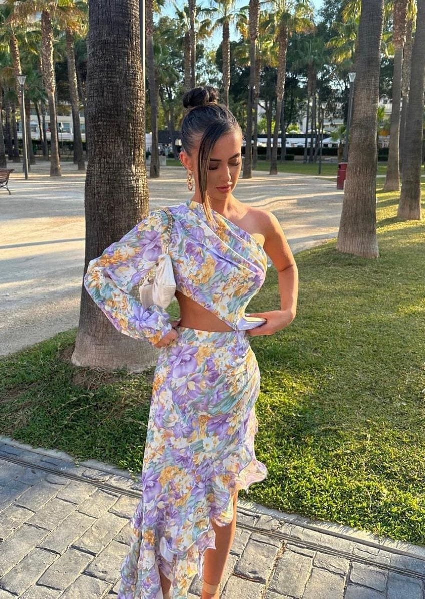 Robe une épaule florale élégance