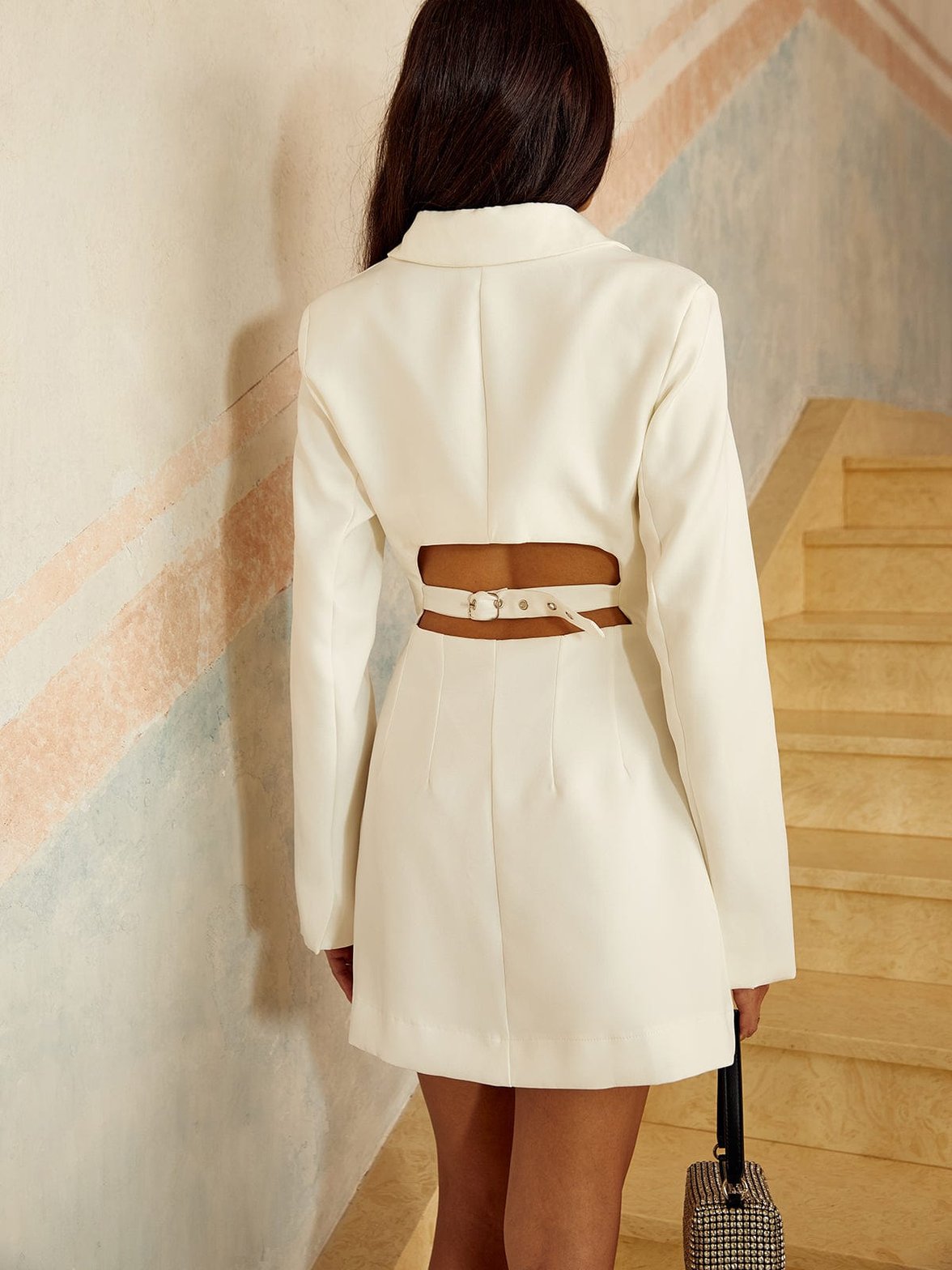 Robe blazer courte vue de dos sophistiquée - grâce