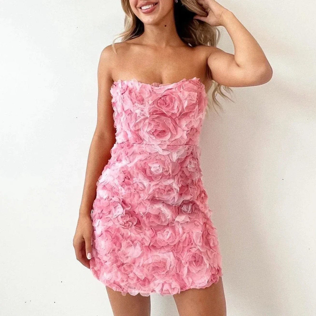 Robe bustier rose à motifs floraux ravissant