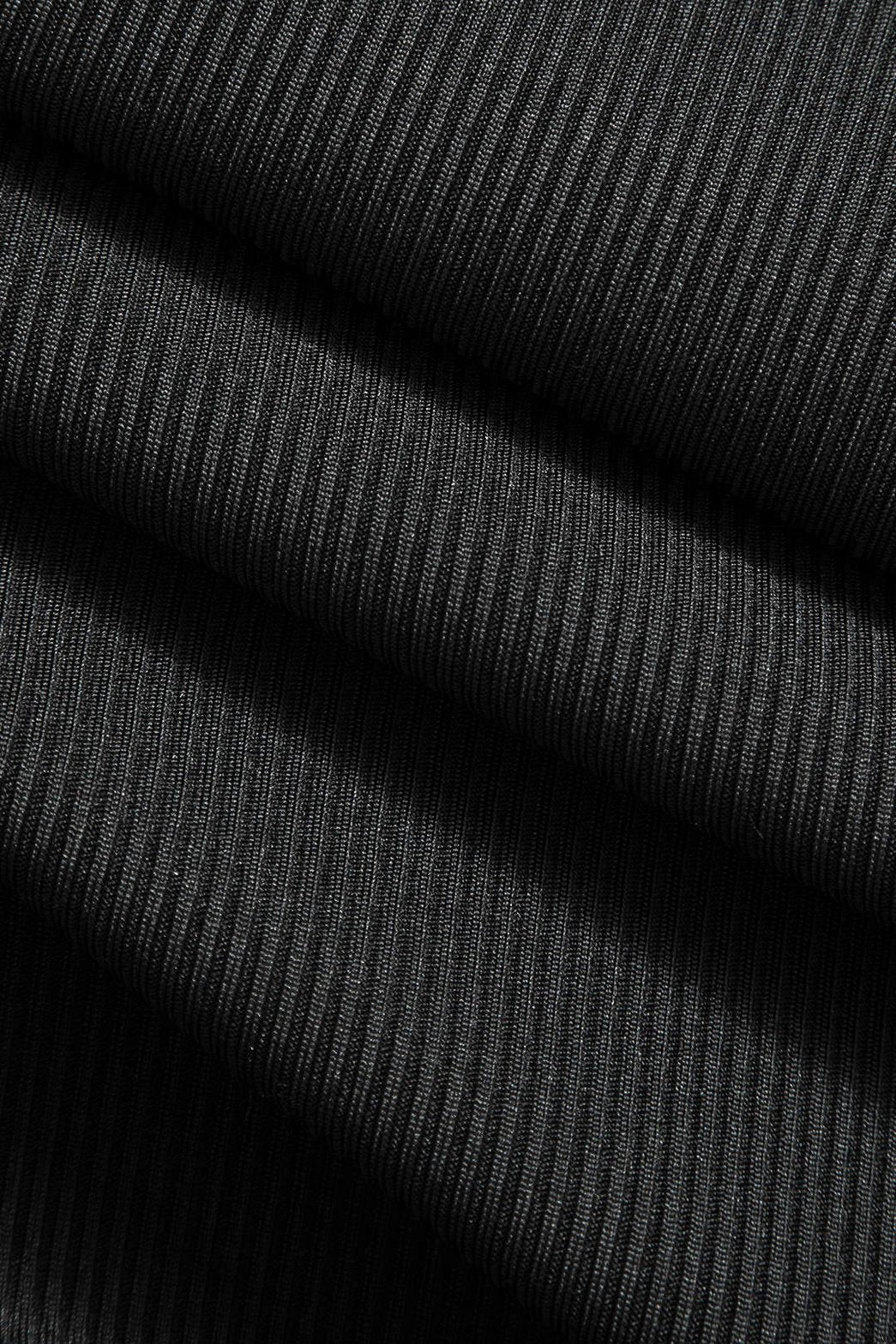 Robe côtelée noire froncée vue de profil étoile