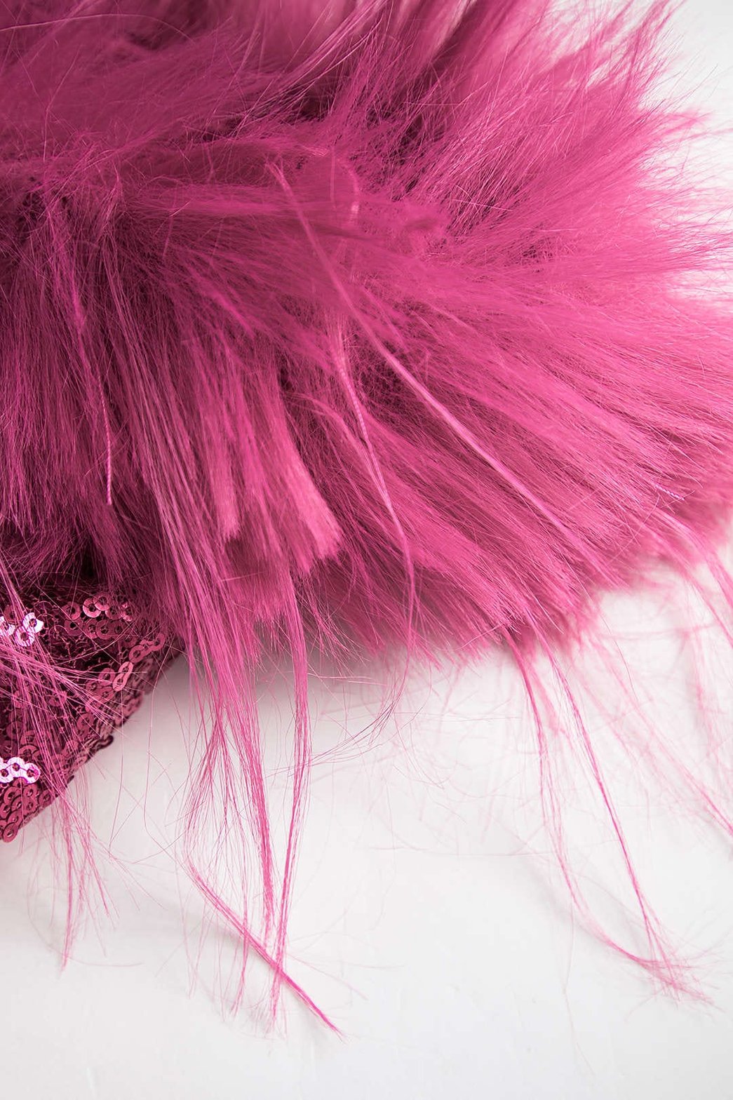 Robe cocktail pailletée rose avec plumes diamant