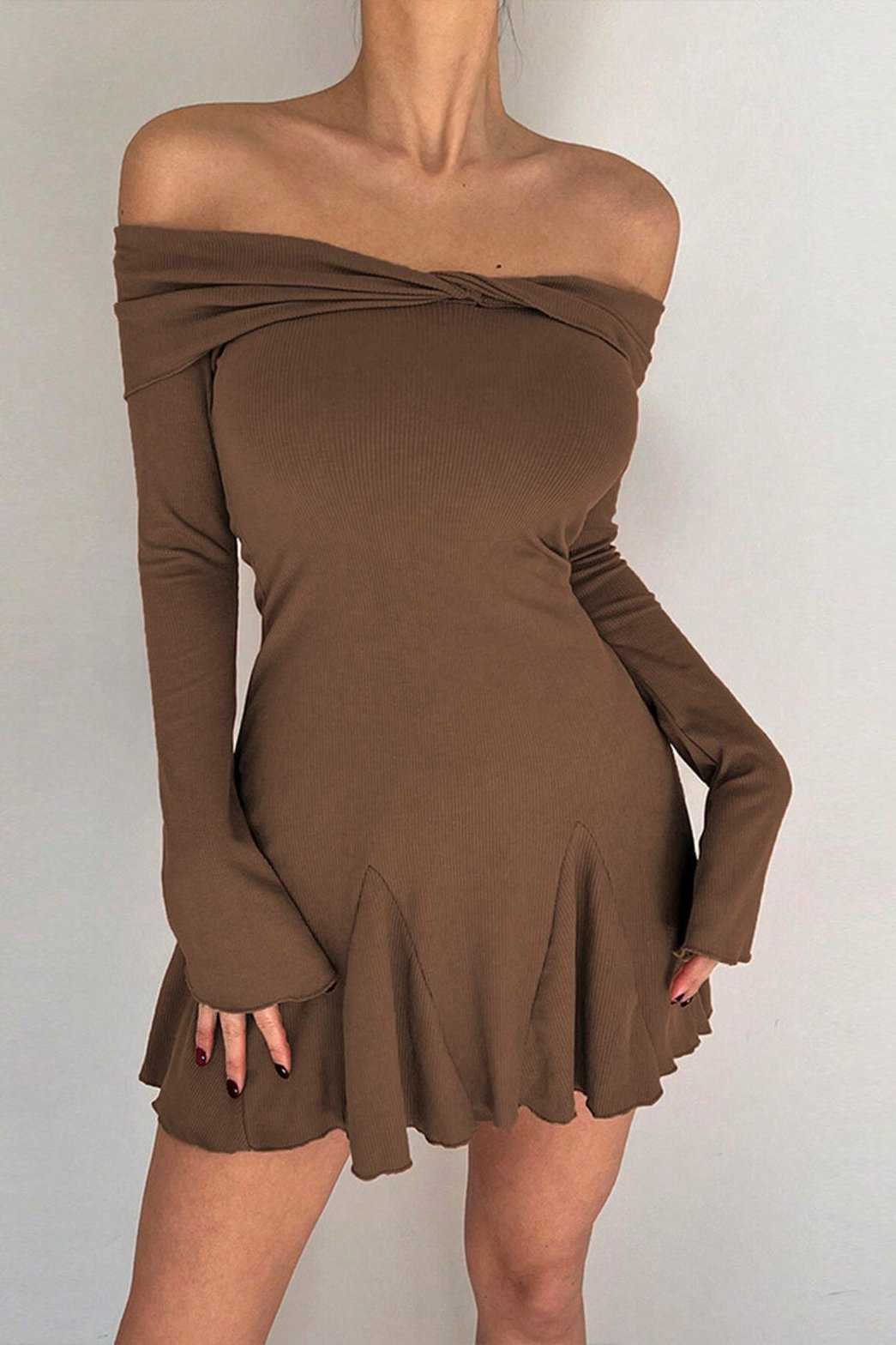 Robe ajustée manches longues marron élégance