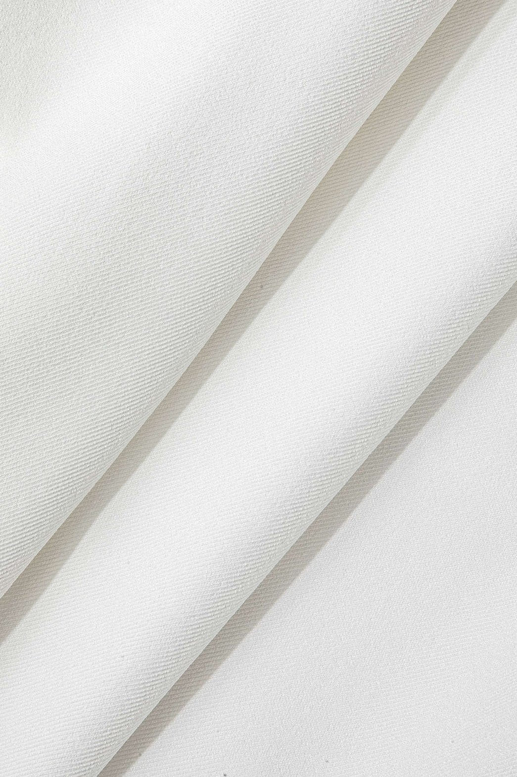 Robe courte noire col V plongeant vue ensemble vent