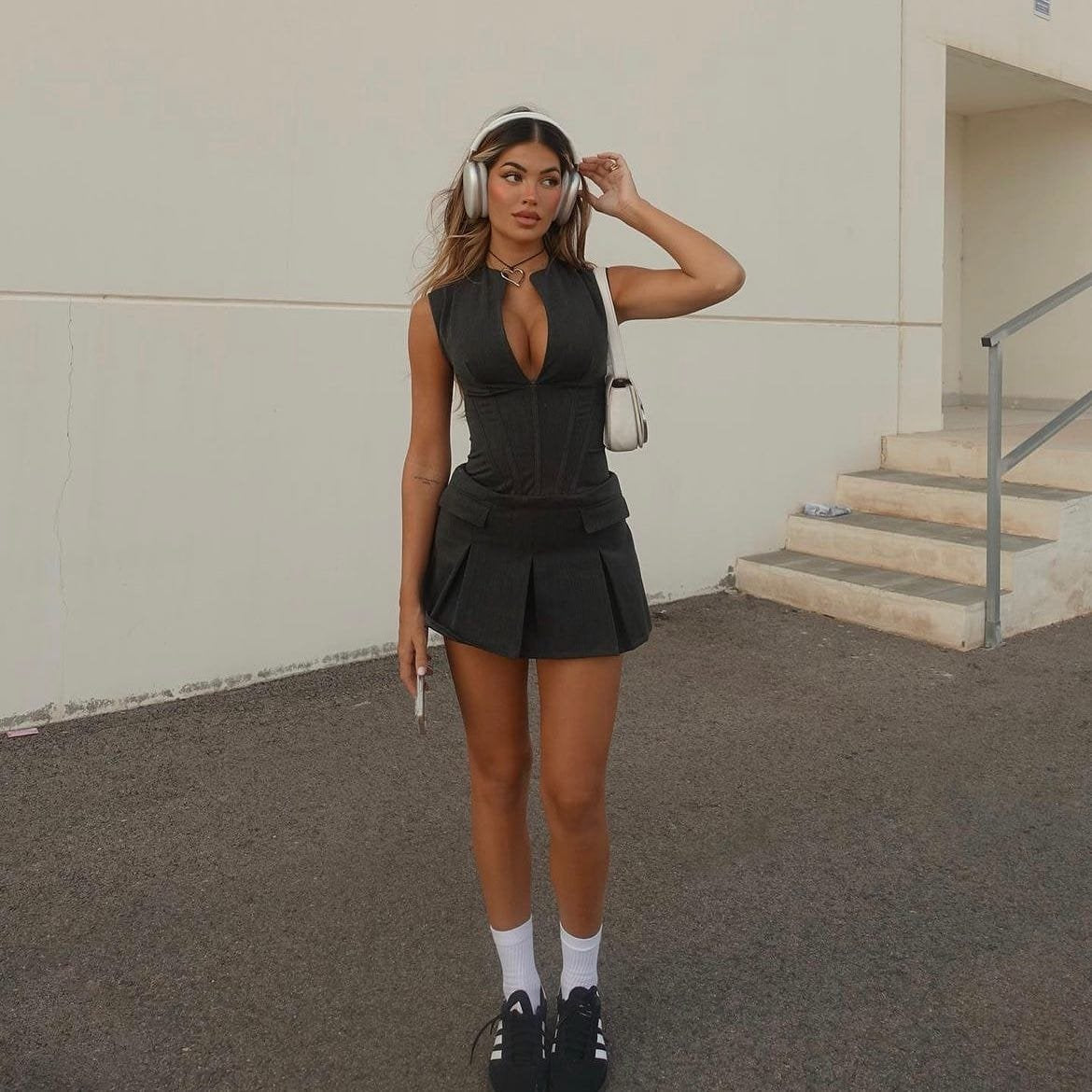Robe courte ajustée rubis