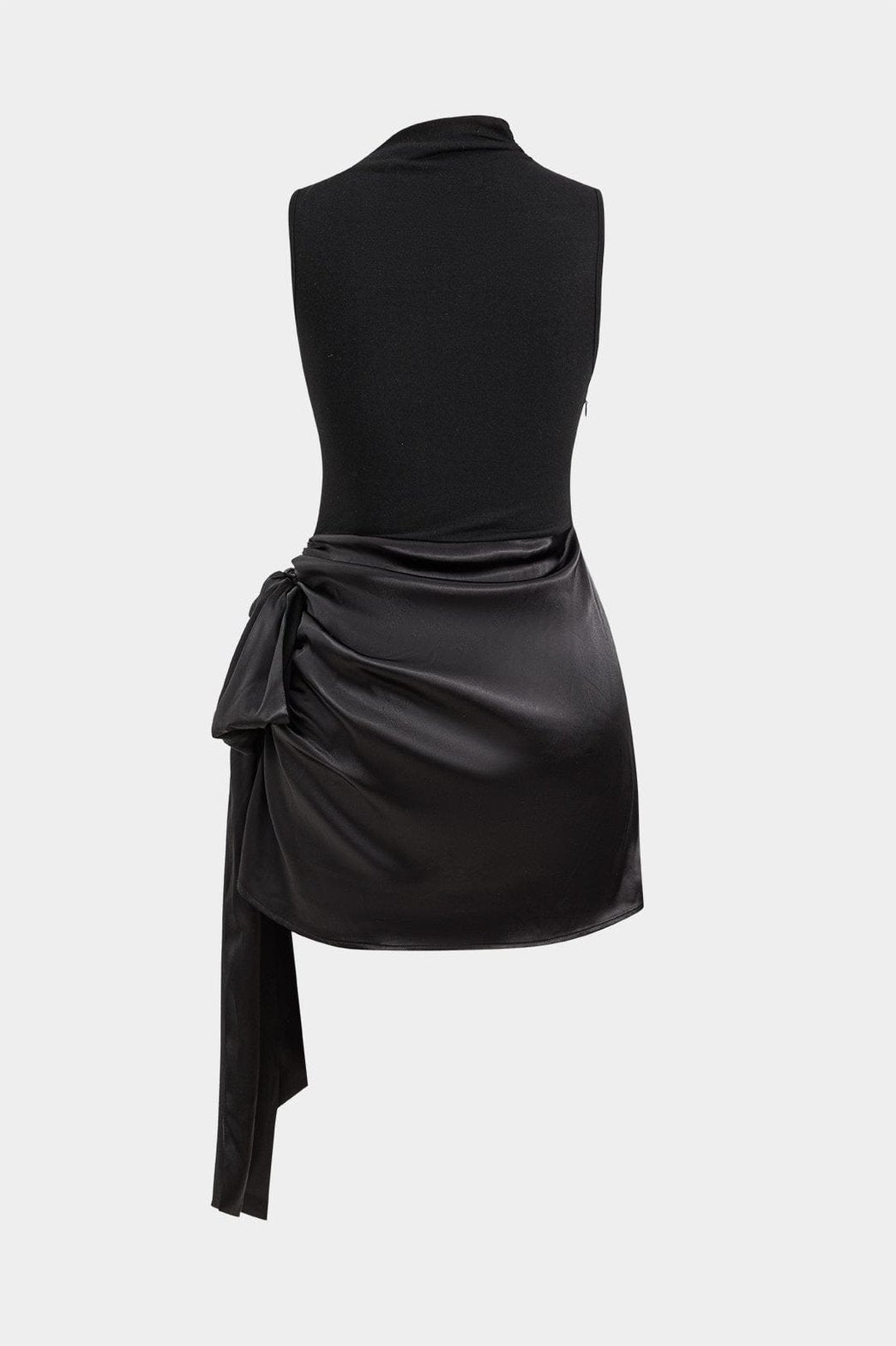 Robe asymétrique satinée noire vue de côté cristal