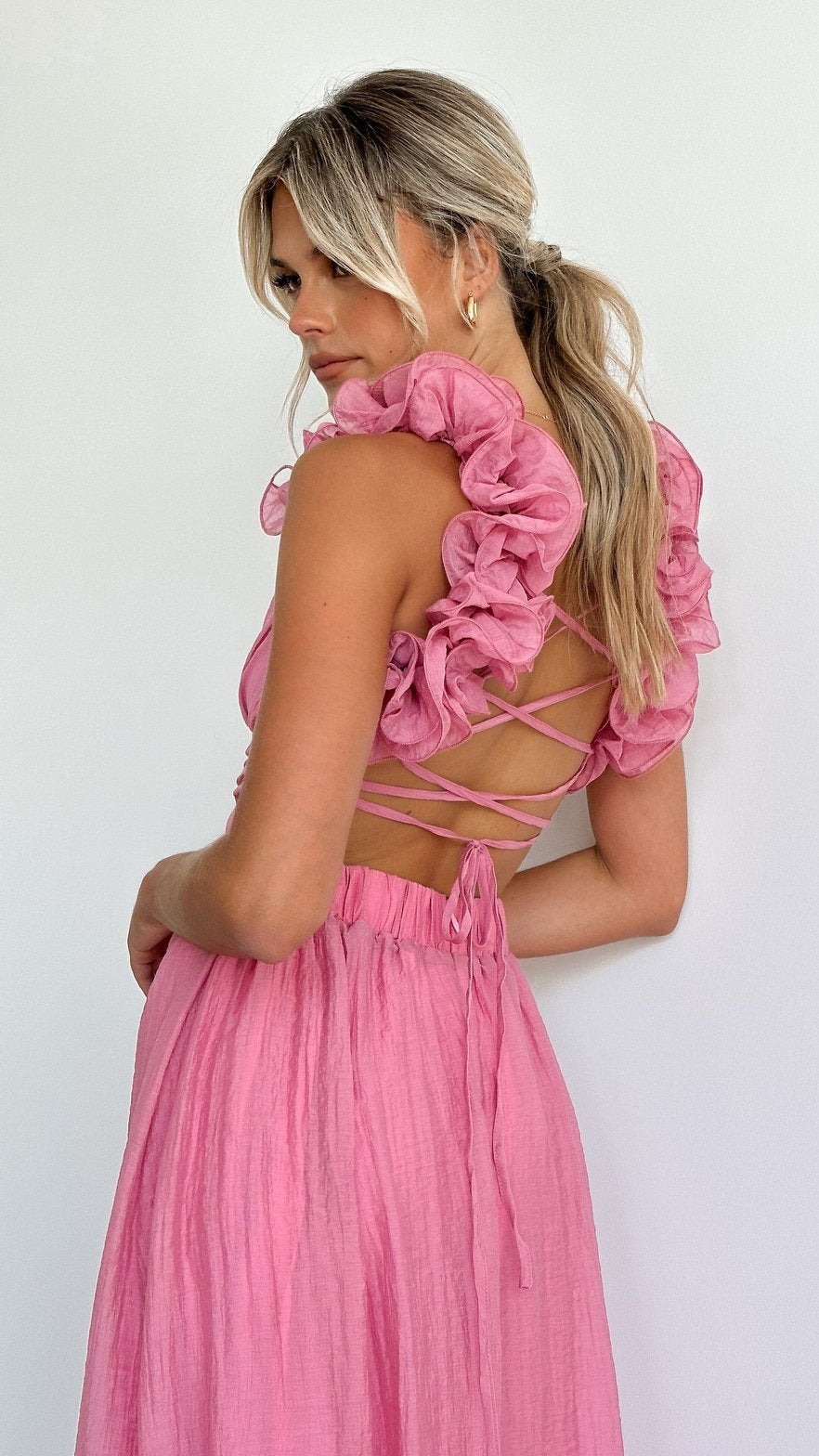Robe rose à volants dos nu soleil