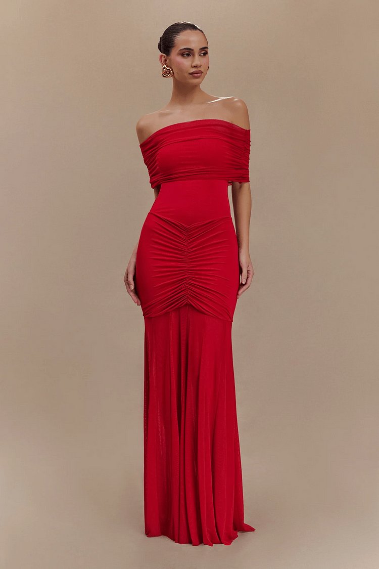 Robe longue rouge plissée épaules dénudées velours