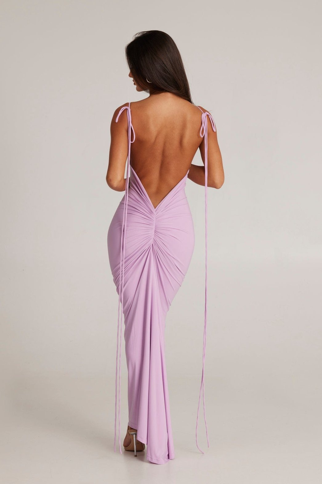 Robe longue lilas vue dos élégance
