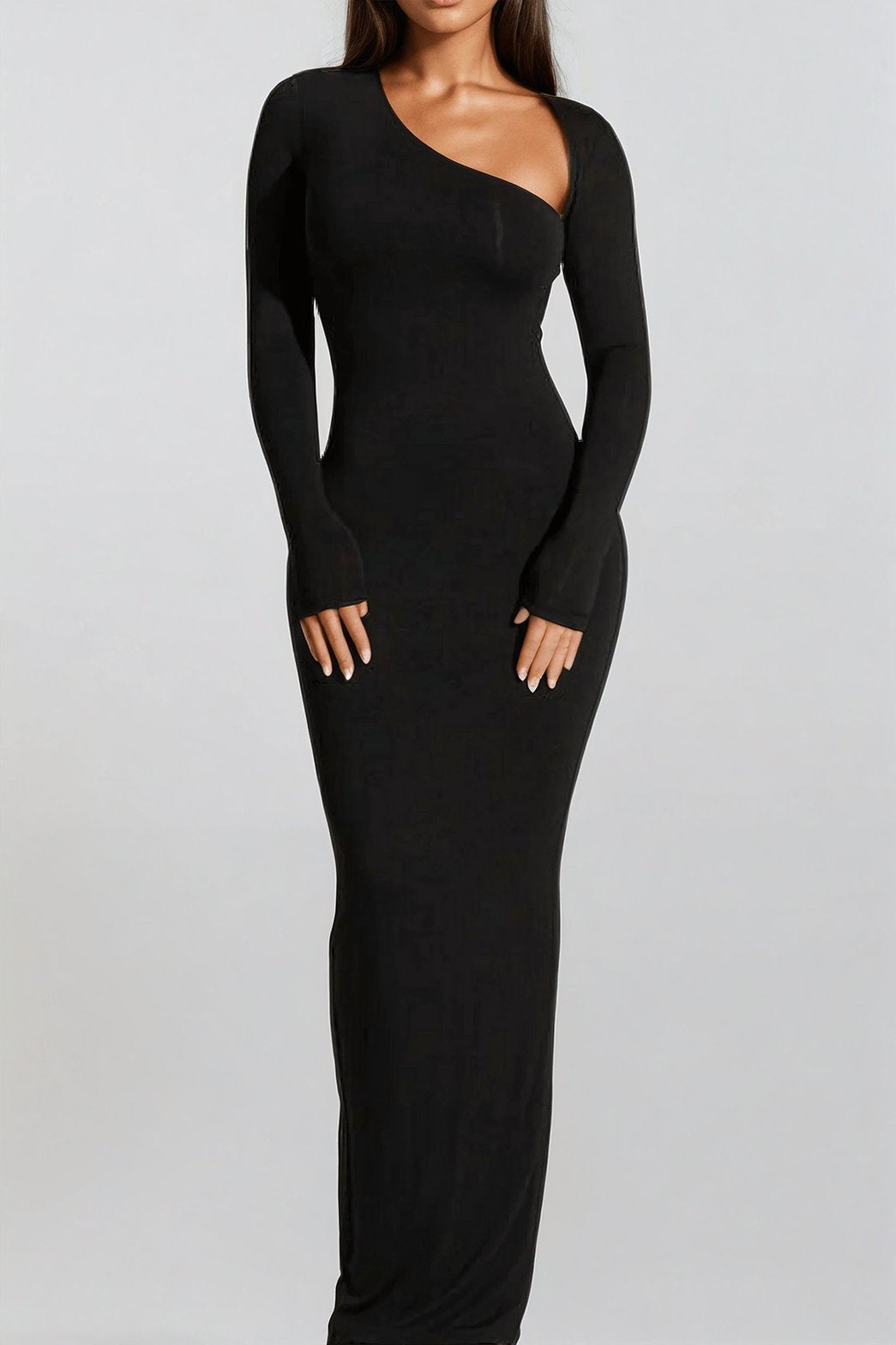 Robe longue asymétrique noire élégante soleil