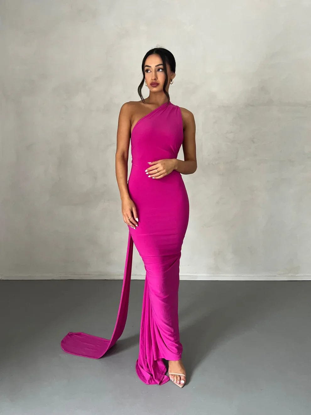 Robe longue asymétrique rose élégante soleil