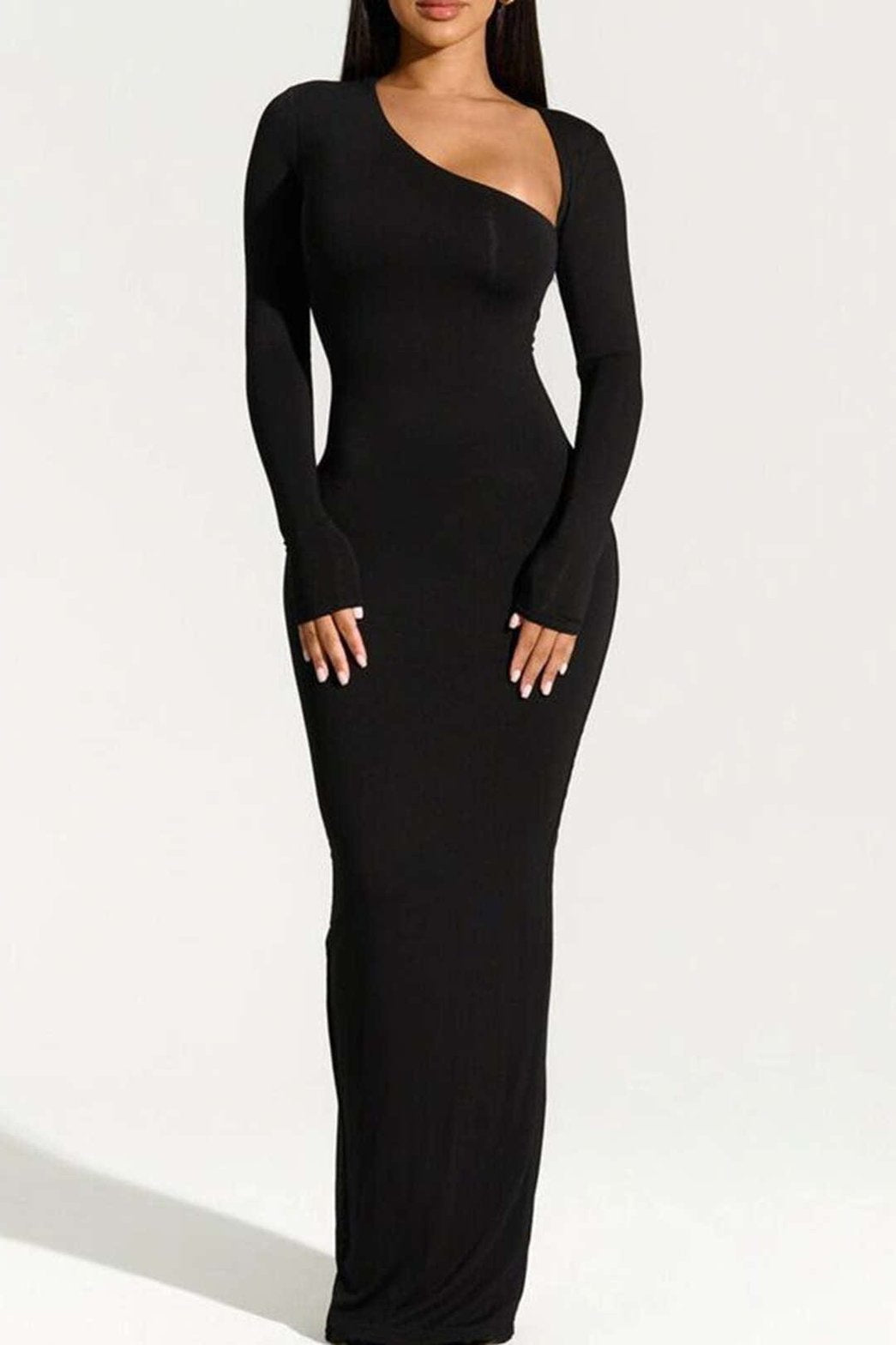Robe longue asymétrique noire vue arrière cascade