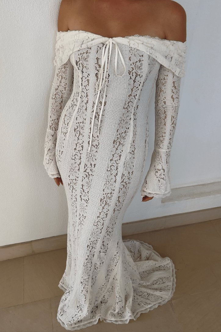 Détail dentelle robe longue bohème vent