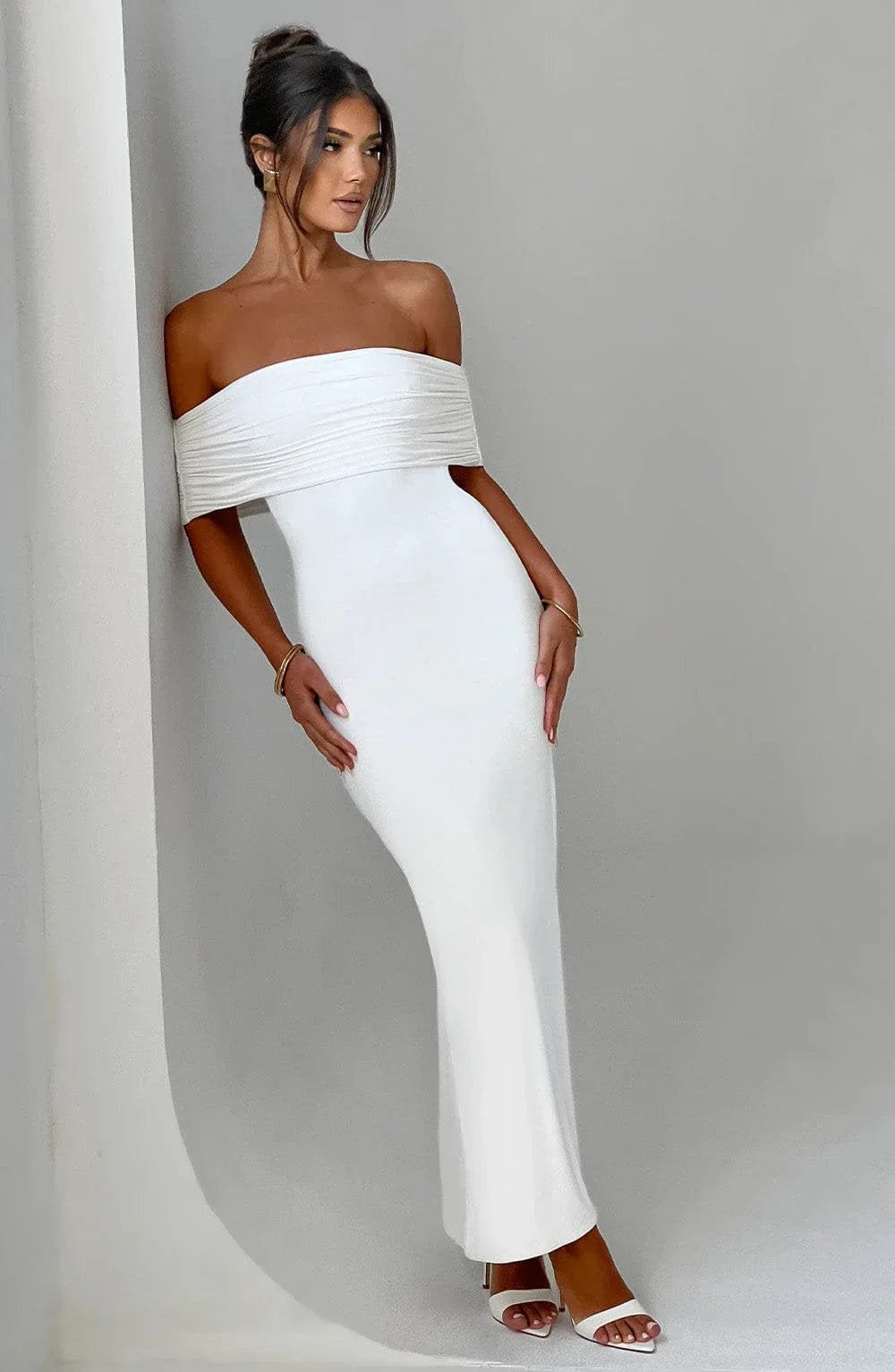 Robe longue ivoire dos nu élégante douceur
