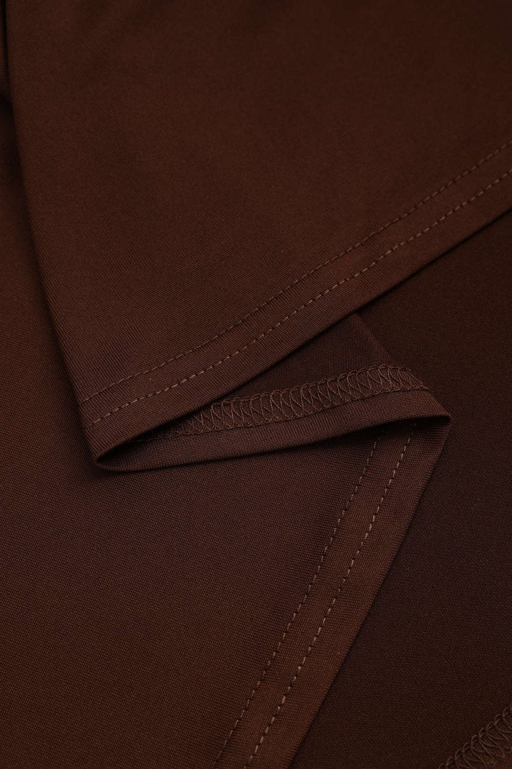 Robe longue drapée marron vue ensemble légèreté